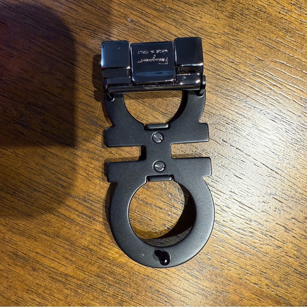 32in Black Leather Ferragamo Belt - Picture 9 of 9
